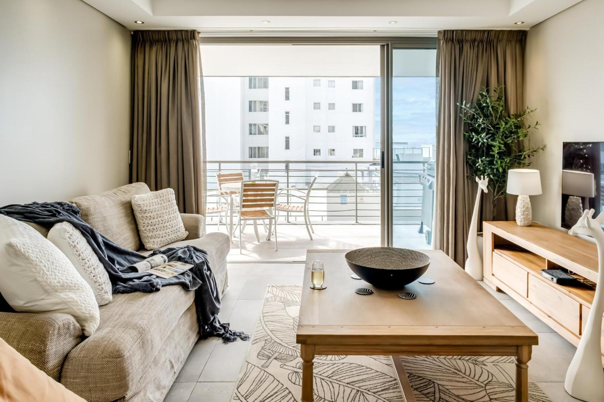 Fairmont 201 Apartment *